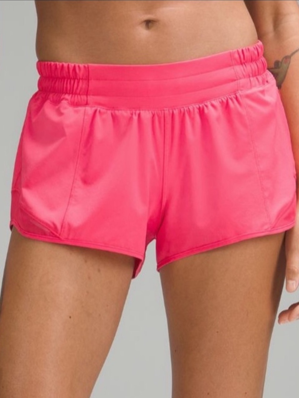 NWOT Lululemon hotty hot Low rise 2.5” size 6 lipgloss pink